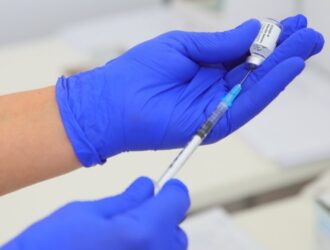 Vaccinuri anticovid: un studiu francez indică un risc de tulburări menstruale