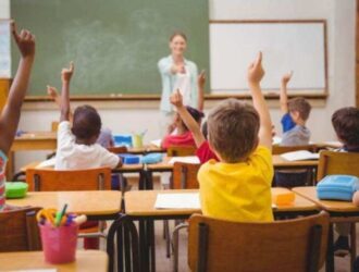 Fondurile de 500 de lei virate pe cardurile educaţionale. Banii trebuie utilizați până pe 31 august